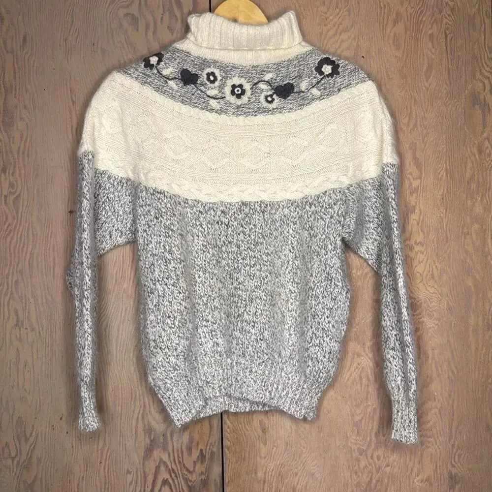 NWT Vintage Les Copains Turtleneck Black White Heart Flower Patterned Sweater